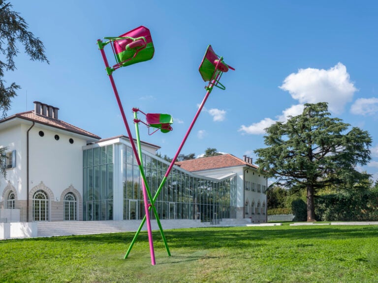 Abraham Cruzvillegas, An unstable and precarious self-portrait munching some traditional Fritos, sipping a couple of caballitos of Casa Dragones, after a busy journey with some dear friends, listening at the same time to the ‘Clair de lune’, performed by Menahem Pressler, and ‘Folie à Deux’, by Stefani Joanne Angelina Germanotta, 2025 Veduta dell'installazione, Fondazione Dalmine (Dalmine, Bergamo) Courtesy GAMeC - Galleria d'Arte Moderna e Contemporanea di Bergamo. Ph: Nicola Gnesi Studio