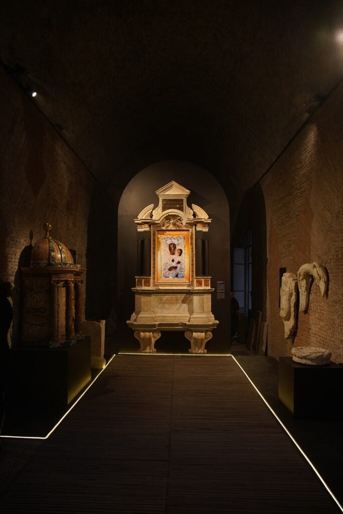 Ricostruzione dell’edicola posta sull’altare maggiore del Pantheon dedicata alla Madonna Odigitria