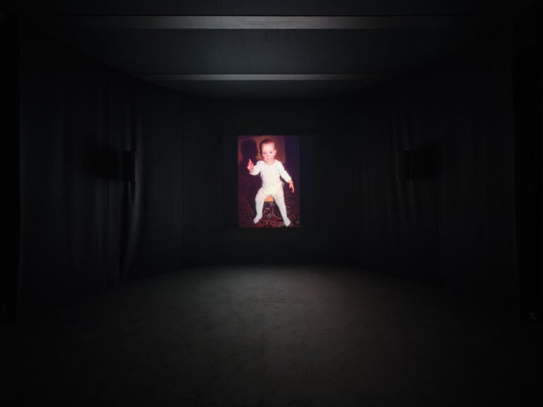 Nan Goldin Fire Leap, 2010-2022, Veduta dell’installazione, Pirelli HangarBicocca, Milano, 2025, © Nan Goldin Courtesy l’artista, Gagosian, e Pirelli HangarBicocca, Milano Foto Agostino Osio