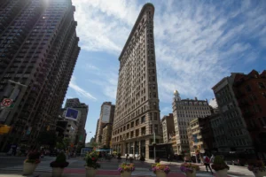A New York il famoso Flatiron Building diventerà un palazzo di appartamenti: la nuova vita dell’icona di Manhattan