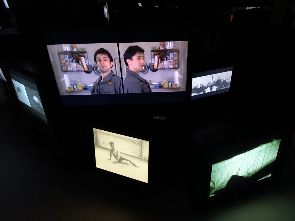 Memoria, reinvenzione e caos: tutte le possibilità delle immagini di Douglas Gordon al MAXXI 