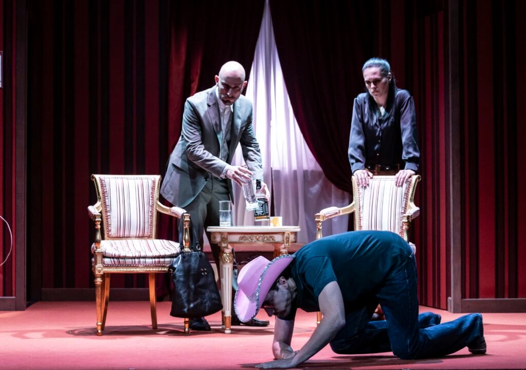 Cosa resta di Datagate. La storia di Edward Snowden va in scena al Teatro dei Filodrammatici di Milano