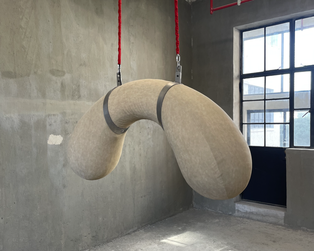 L'opera di Bao Rong per Artist's Treat, Shanghai, 2025. Photo Alberto Villa