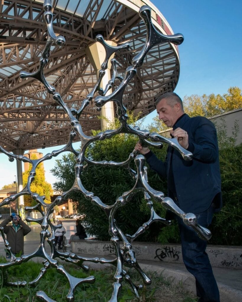 Loris Cecchini, Waterbones (the social diagram), Milano. Photo Vasco Dell'Oro