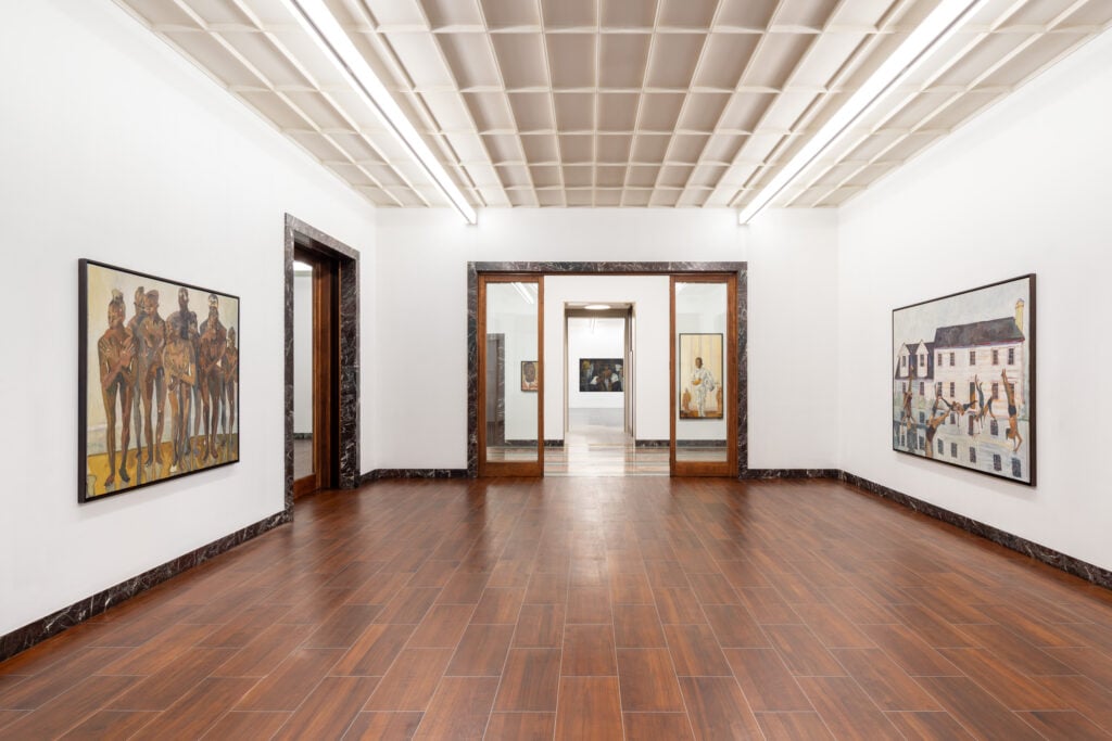 La pittura di Ludovic Nkoth, tra corpo e attualità. La mostra a Milano