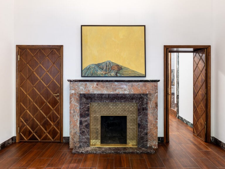 massimodecarloludovic nkoth202509 006 La pittura di Ludovic Nkoth, tra corpo e attualità. La mostra a Milano