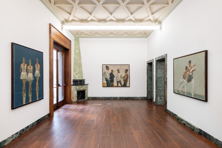 massimodecarloludovic nkoth202509 008 La pittura di Ludovic Nkoth, tra corpo e attualità. La mostra a Milano