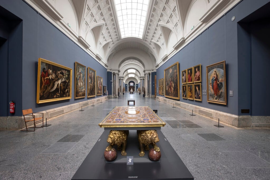 MUSEO DEL PRADO - La Galleria Centrale dopo la nuova tinteggiatura