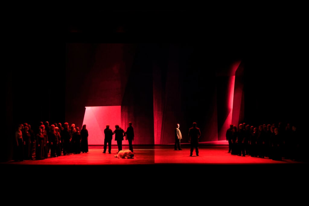 Opera lirica Luisa Miller di Giuseppe Verdi, direzione luci e regia di marionanni. Teatro Comunale di Bologna, 2022. Foto Fabio Gambina