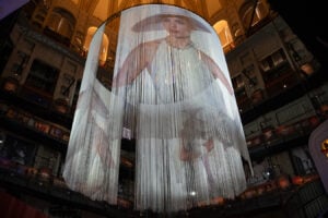 A Torino il “fotografo delle dive” conquista la Mole Antonelliana con una grande mostra