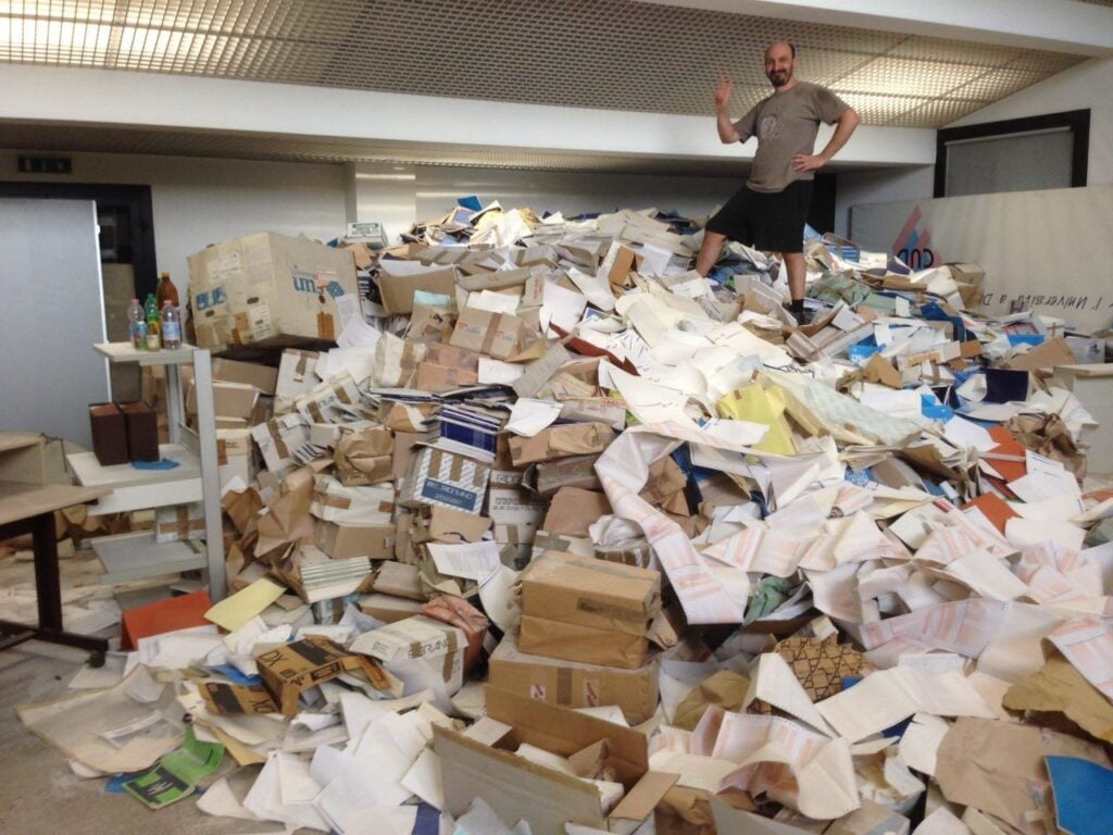 Il materiale accumulato nella sede del MIAI