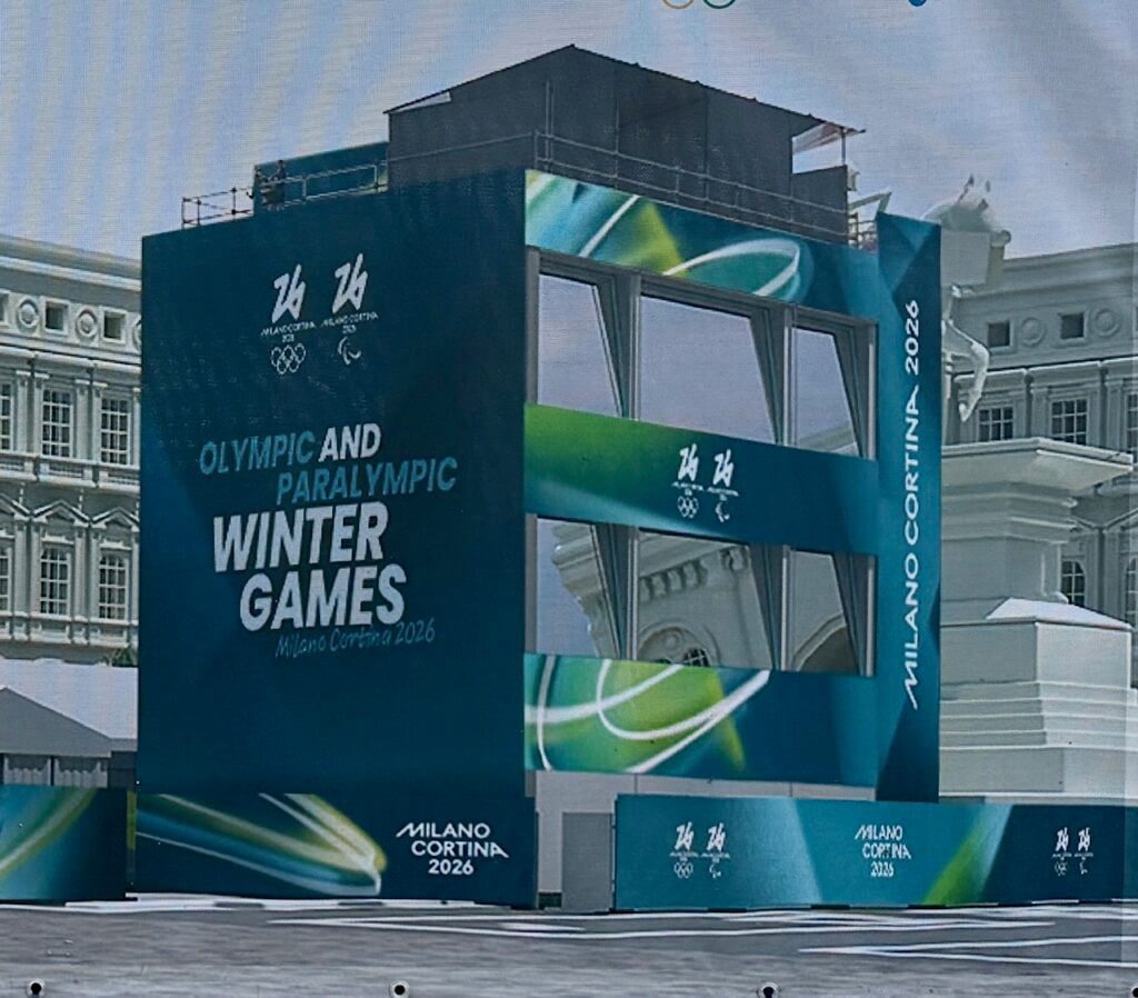 Piazza Duomo trasformata in baraccopoli per lo Olimpiadi Milano Cortina 2026