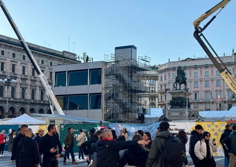 Piazza Duomo trasformata in baraccopoli per lo Olimpiadi Milano Cortina 2026