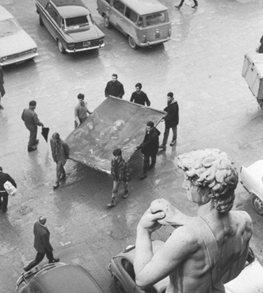 schermata 2025 11 03 alle 171008 L’artista irlandese che trasforma in opere d’arte e arredo frammenti dell’alluvione di Firenze del ’66