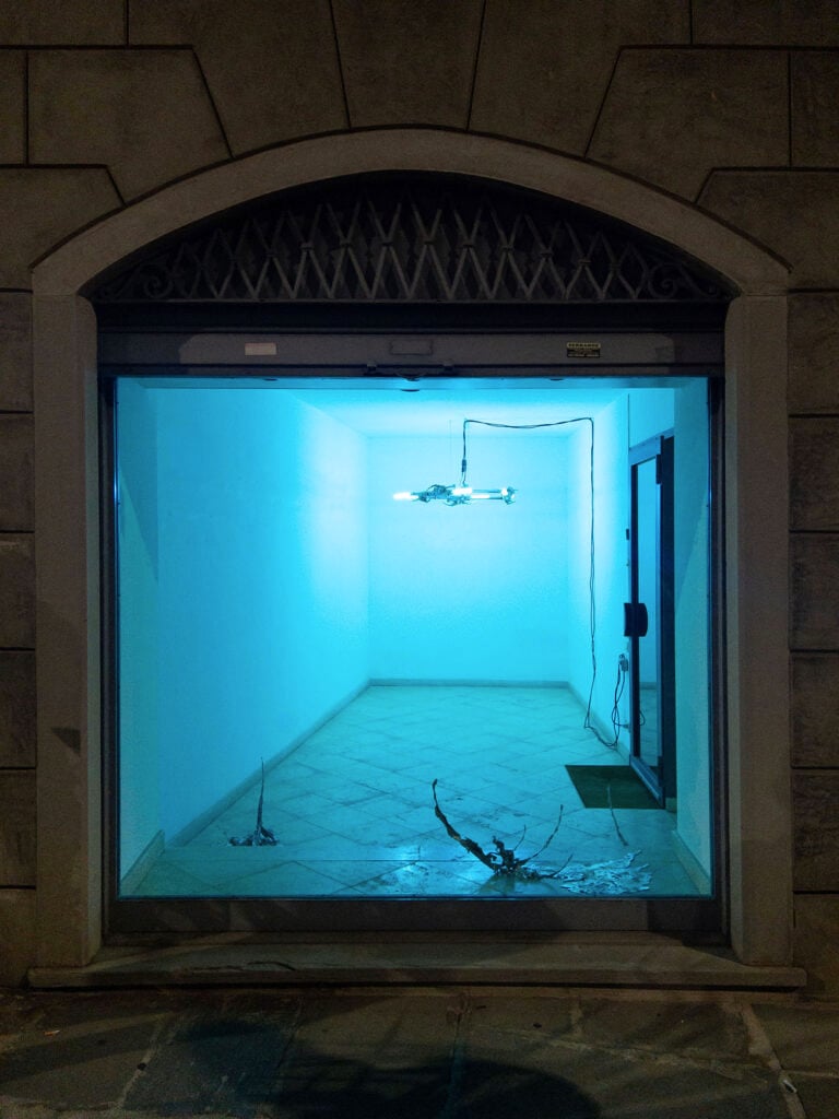 A Bergamo la galleria d'arte che festeggia 18 anni di attività con una mostra sul silenzio