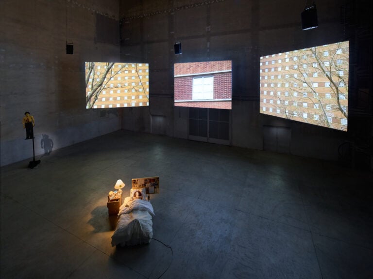 Nan Goldin Sisters, Saints, Sibyls, 2004-2022, Veduta dell’installazione, Pirelli HangarBicocca, Milano, 2025 © Nan Goldin, Courtesy l’artista, Kramlich Collection e Pirelli HangarBicocca, Milano, Foto Agostino Osio