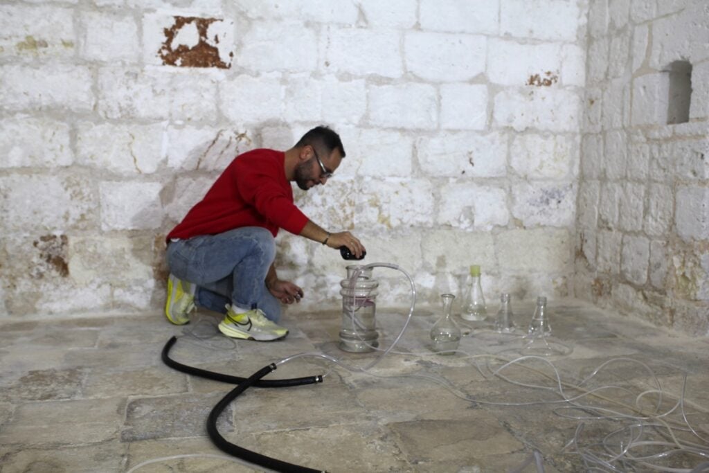 Angelo Iodice – Non è strano che si possa dormire mentre la luna attraversa il cielo?