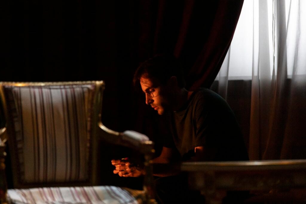 Cosa resta di Datagate. La storia di Edward Snowden va in scena al Teatro dei Filodrammatici di Milano