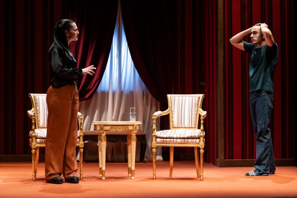 Cosa resta di Datagate. La storia di Edward Snowden va in scena al Teatro dei Filodrammatici di Milano