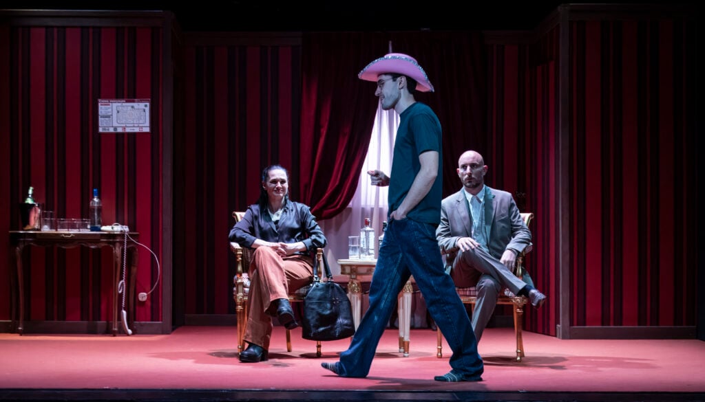 Cosa resta di Datagate. La storia di Edward Snowden va in scena al Teatro dei Filodrammatici di Milano