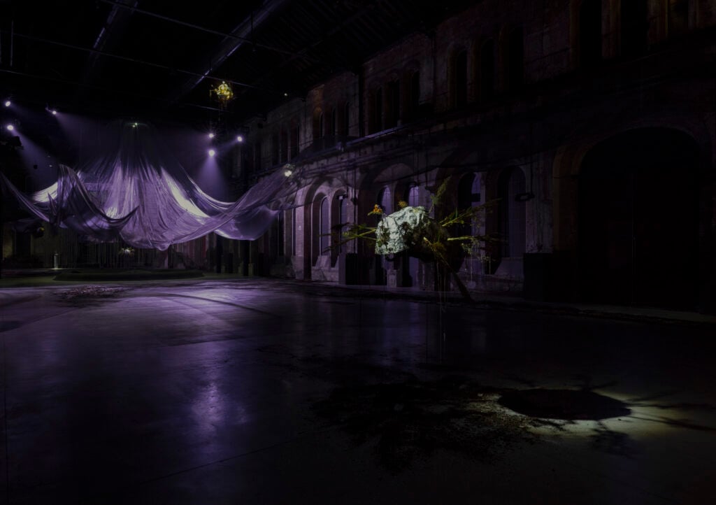 Tra sogno elettrico e poesia quantistica. Le mostre alle OGR di Torino 