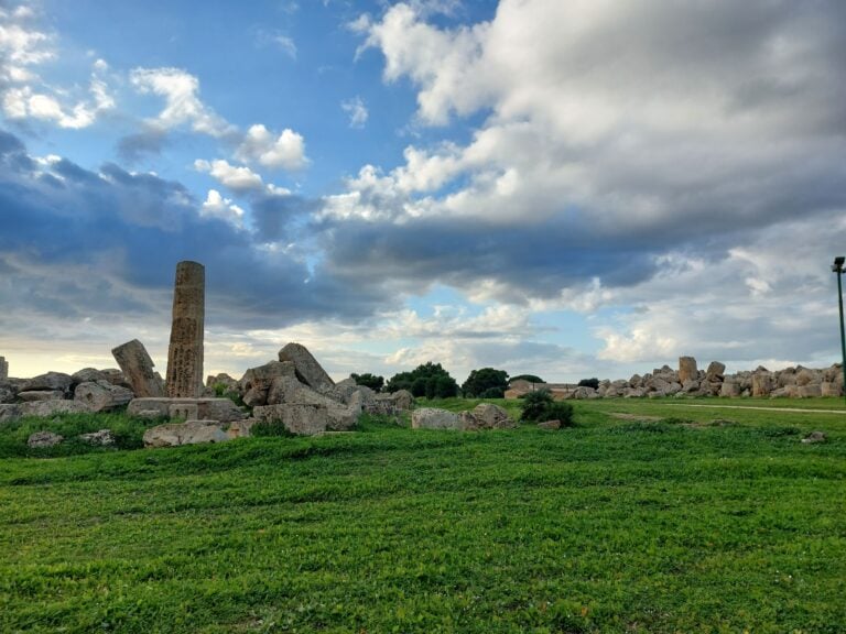 &Egrave; giusto ricostruire il tempio? Selinunte e la storia di tre colonne infami