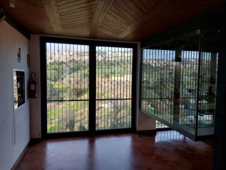 &Egrave; giusto ricostruire il tempio? Selinunte e la storia di tre colonne infami