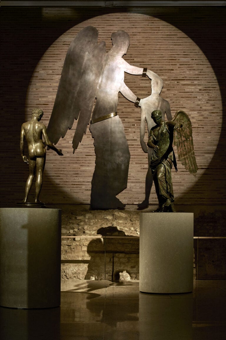 A Brescia la Vittoria Alata incontra l&rsquo;Idolino di Pesaro (E l'allestimento &egrave; di Francesco Vezzoli!)