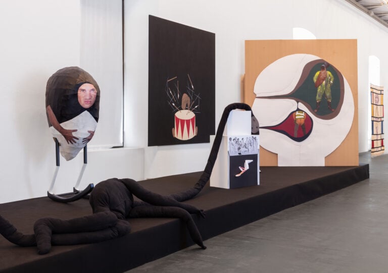 Enrico David - Domani torno, 2025, installation view Castello di Rivoli Museo d'Arte Contemporanea, Rivoli-Torino Foto di Sebastiano Pellion di Persano, Courtesy Castello di Rivoli Museo d&rsquo;Arte Contemporanea