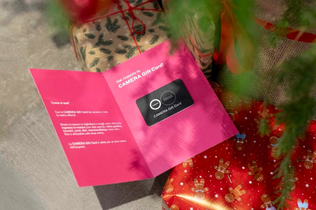 La guida alle idee regalo artistiche ed esperienze culturali per il Natale 2025