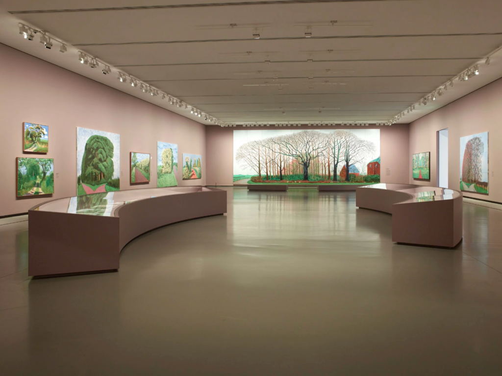 Marco Palmieri, Allestimento per la mostra David Hockney 25, Fondation Louis Vuitton, Parigi, 2025. Veduta dell&rsquo;installazione &copy; Fondation Louis Vuitton - Marc Domage