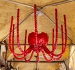 . Cuore Infinito, artista Joana Vasconcelos, maestro Massimiliano Luzzi, fornace Berengo Studio. Foto Giorgio Bombieri