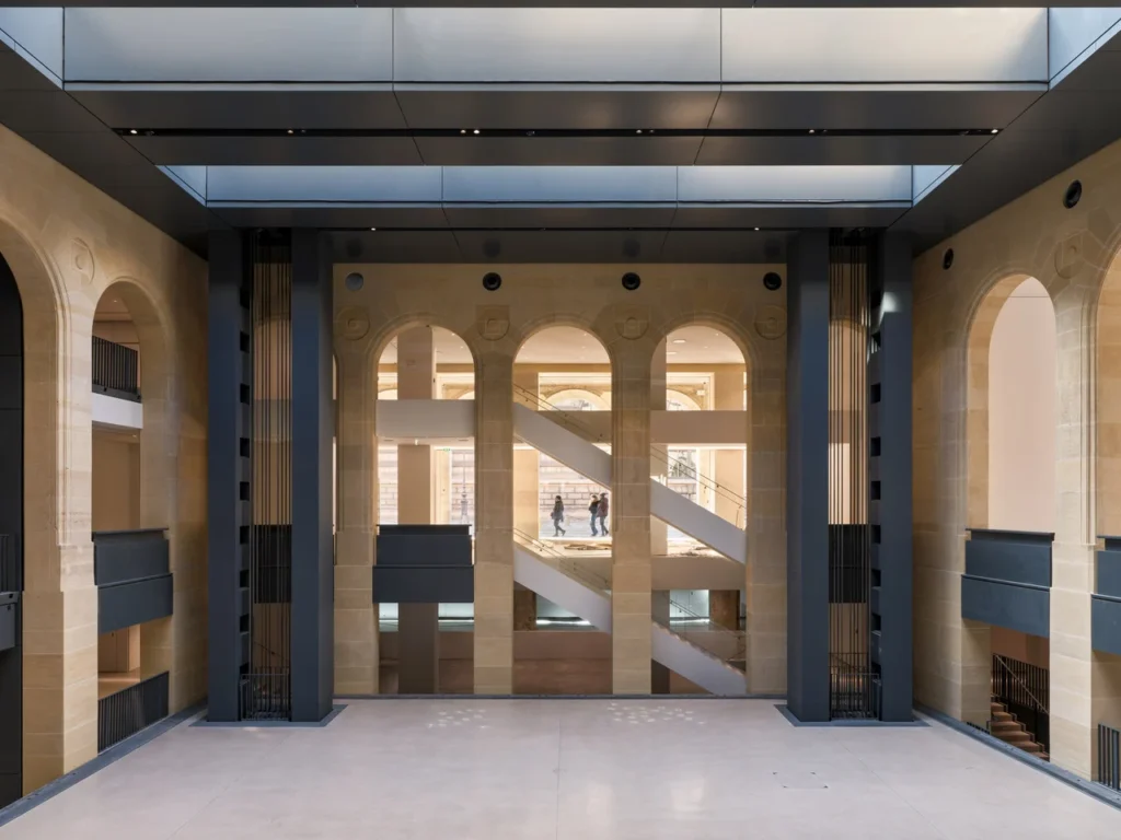 Interni di Fondation Cartier pour l&rsquo;art contemporain, 2 place du Palais-Royal, Paris. &copy; Jean Nouvel / ADAGP, Paris, 2025. Photo &copy; Martin Argyroglo 