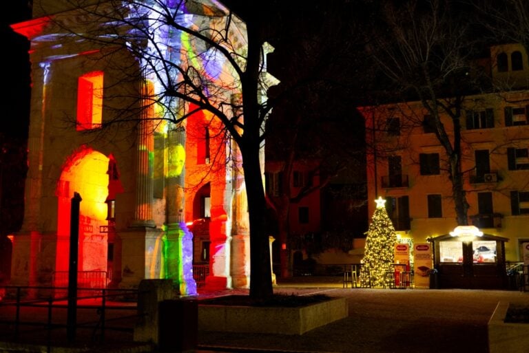 Architetture di luci e performance si integrano col patrimonio storico nel Natale di Verona