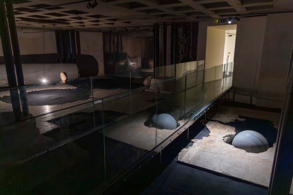 FOROF, ep.5: Alicja Kwade, INFRASUPRA, Installation view, ph. Monkeys video lab