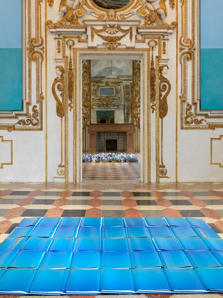 Andrea Mastrovito, Sette Stanze, Marca Corona per l&rsquo;Arte, 2025, installation view, Palazzo Ducale di Sassuolo, Ph. Dario Lasagni