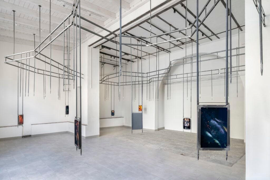 Le estetiche liminali dell’artista Andro Eradze in mostra a Firenze 