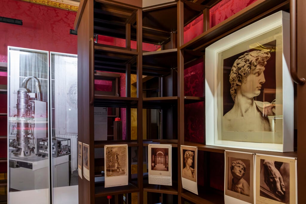 Armin Linke. The City as Archive, installation view, Kunsthistorisches Institut, Firenze, 2025. Photo: Bärbel Reinhard. Courtesy: KHI-MPI