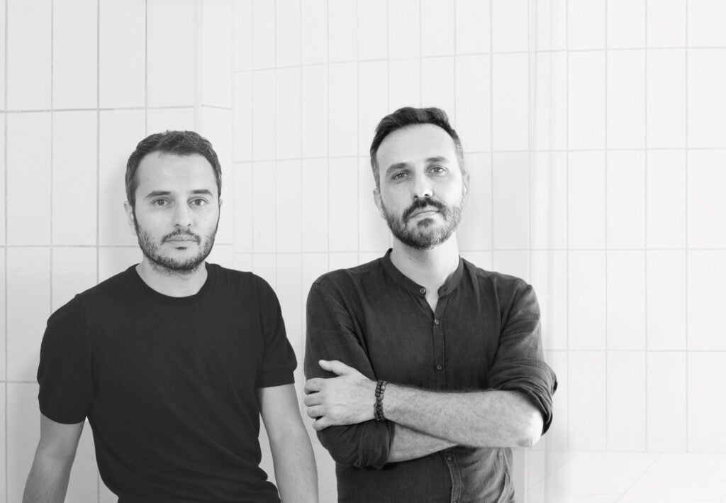 Da vedere, ma con le mani. Il divano progettato con persone cieche dai designer Debonademeo