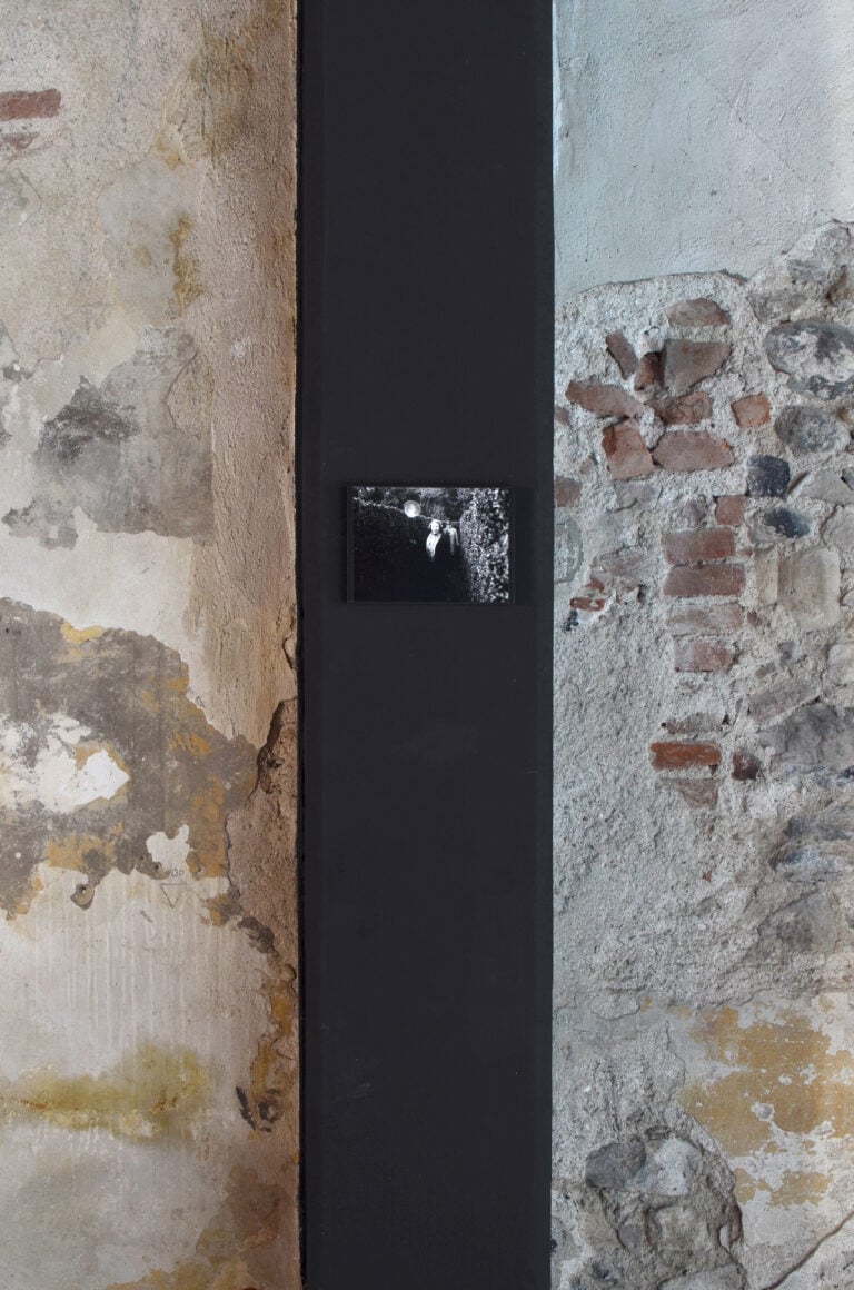 L'opera di Marta Allegri per la mostra Matermània/Matermanìa ad Atipografia ad Arzignano, installation view