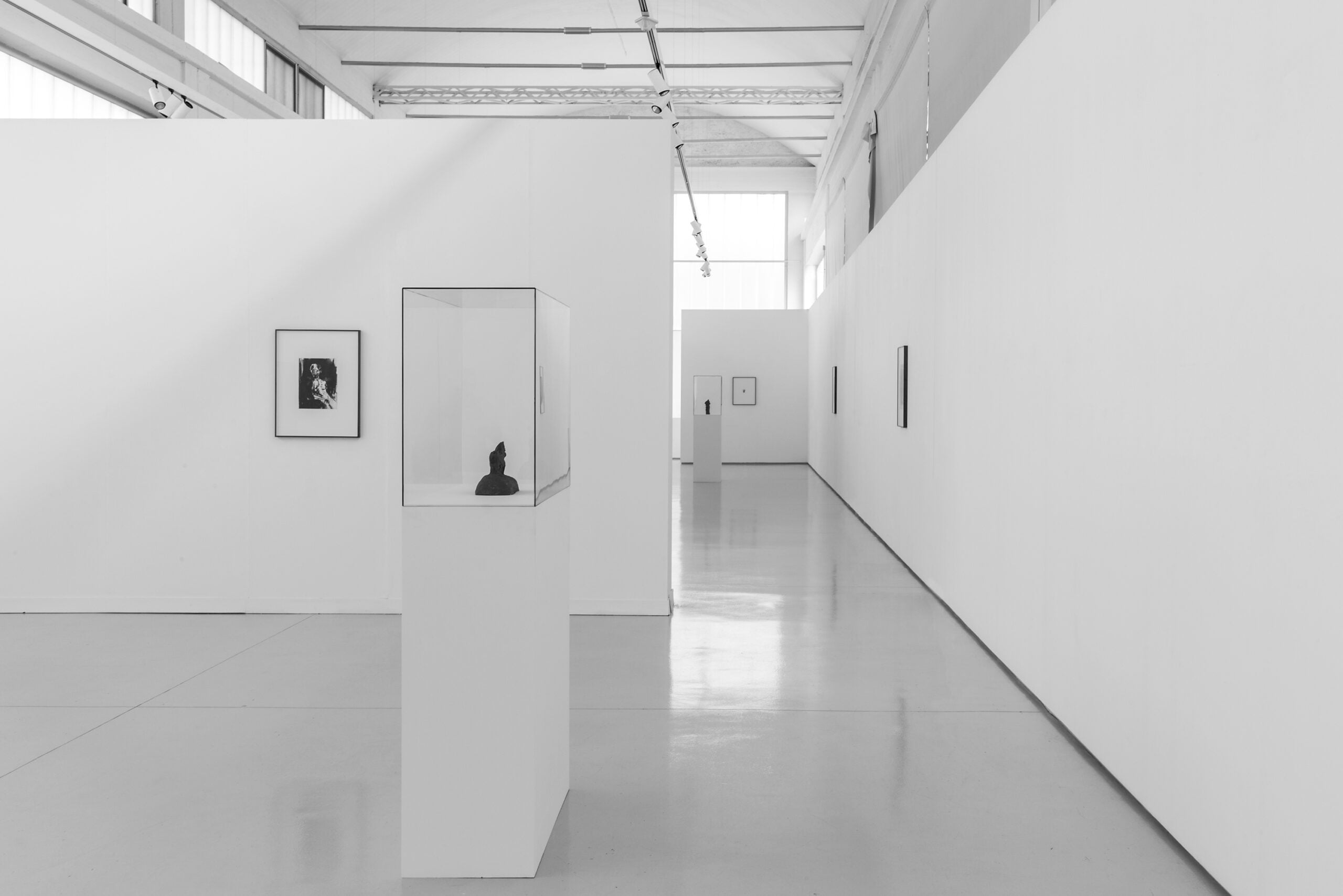 https://www.artribune.com/wp-content/uploads/2025/12/emanuele-becheri-installation-view-mef-museo-ettore-fico-photo-beppe-giardino-1-scaled.jpg