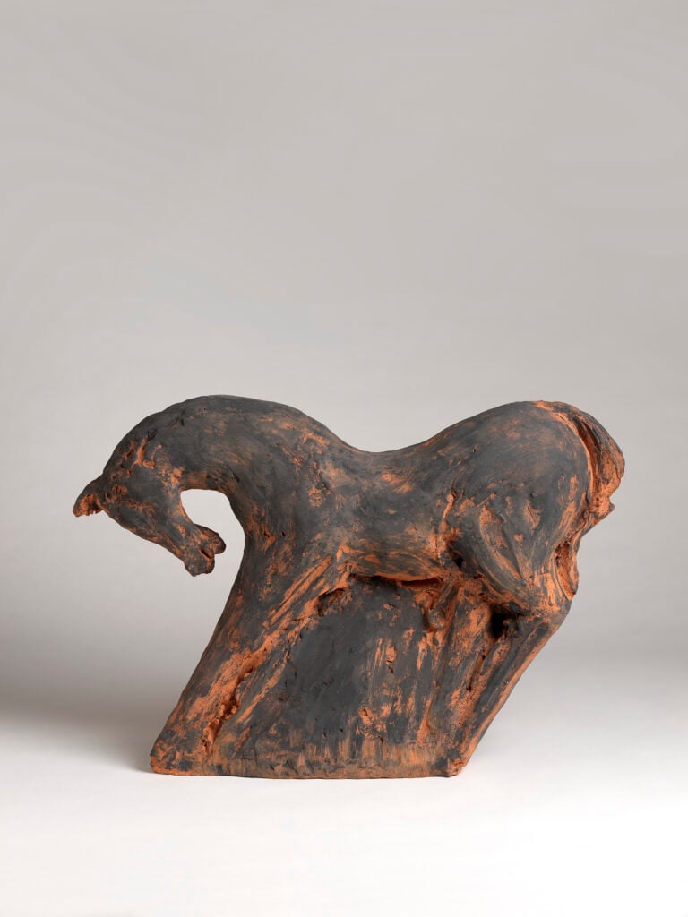 Emanuele Becheri, Solitudine 01.08.2024, terracotta, pigmenti, ossidi, 35x53x5 cm. Photo Dario Lasagni, Courtesy l’Artista, CAR Gallery Bologna