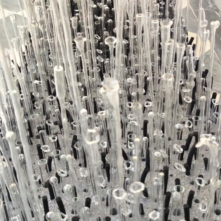 Fabio Sciortino, Riconciliarsi, 2023, particolare dell'installazione - Mudac, Carrara