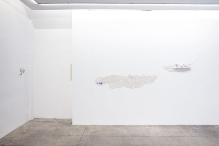 Franco Guerzoni, Fuori dal dipinto, intallation view, Galleria Studio G7, Bologna. Foto: Francesco Rucci. Courtesy l'artista e Galleria Studio G7