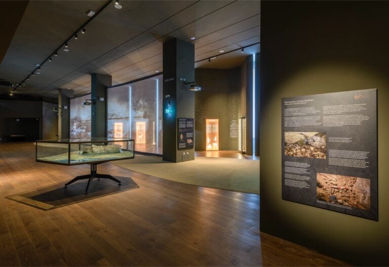 Installation view LABORATORIO NEANDERTHAL. Le scoperte di Grotta Guattari. MUCIV-Museo delle Civilt&agrave;, Roma. Foto Giorgio Benni