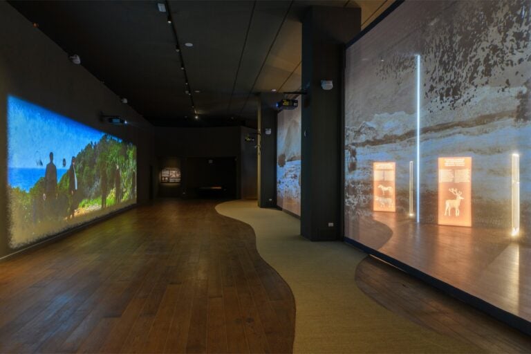 Installation view LABORATORIO NEANDERTHAL. Le scoperte di Grotta Guattari. MUCIV-Museo delle Civilt&agrave;, Roma. Foto Giorgio Benni