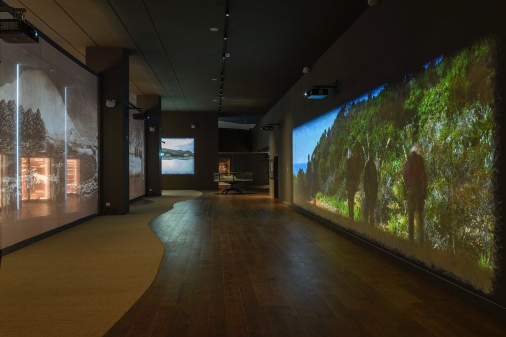 Installation view LABORATORIO NEANDERTHAL. Le scoperte di Grotta Guattari. MUCIV-Museo delle Civiltà, Roma. Foto Giorgio Benni