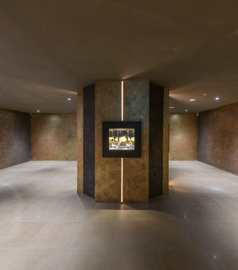 Installation view LABORATORIO NEANDERTHAL. Le scoperte di Grotta Guattari. MUCIV-Museo delle Civilt&agrave;, Roma. Foto Giorgio Benni