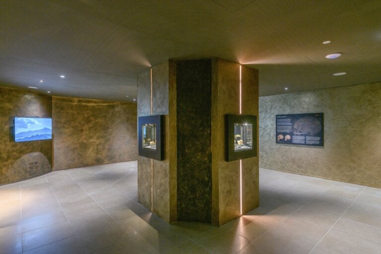Installation view LABORATORIO NEANDERTHAL. Le scoperte di Grotta Guattari. MUCIV-Museo delle Civilt&agrave;, Roma. Foto Giorgio Benni