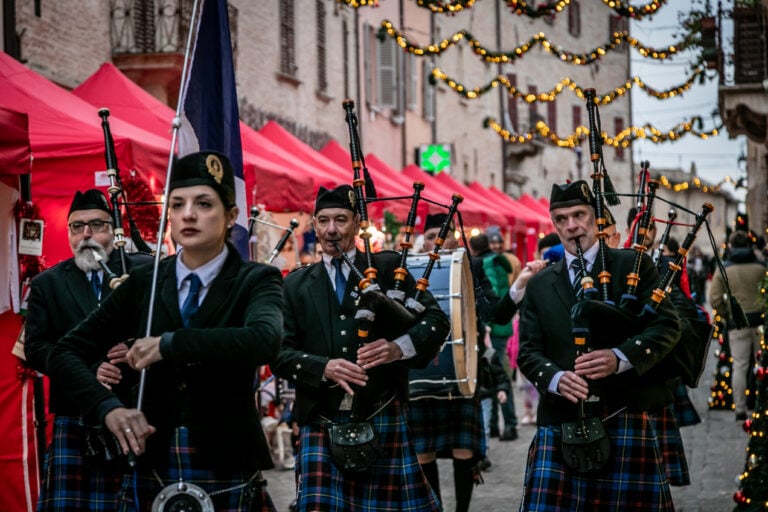 Nelle Marche il borgo medievale di Corinaldo si trasforma per le festivit&agrave; natalizie. Le immagini&nbsp;
